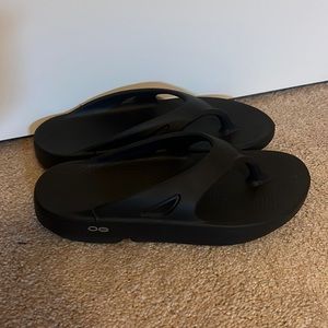 Oofos recovery sandals